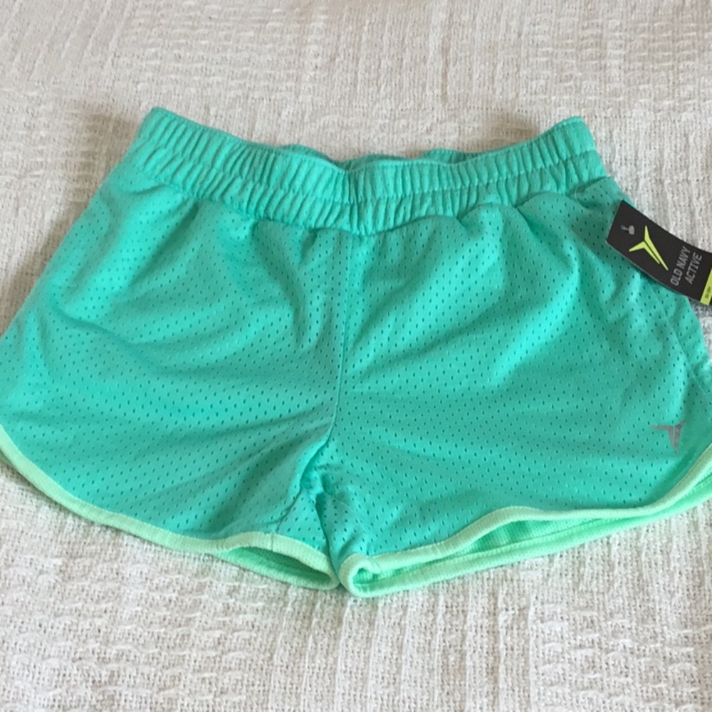NWT Girls size M8 shorts. Elastic waist. Go-dry.